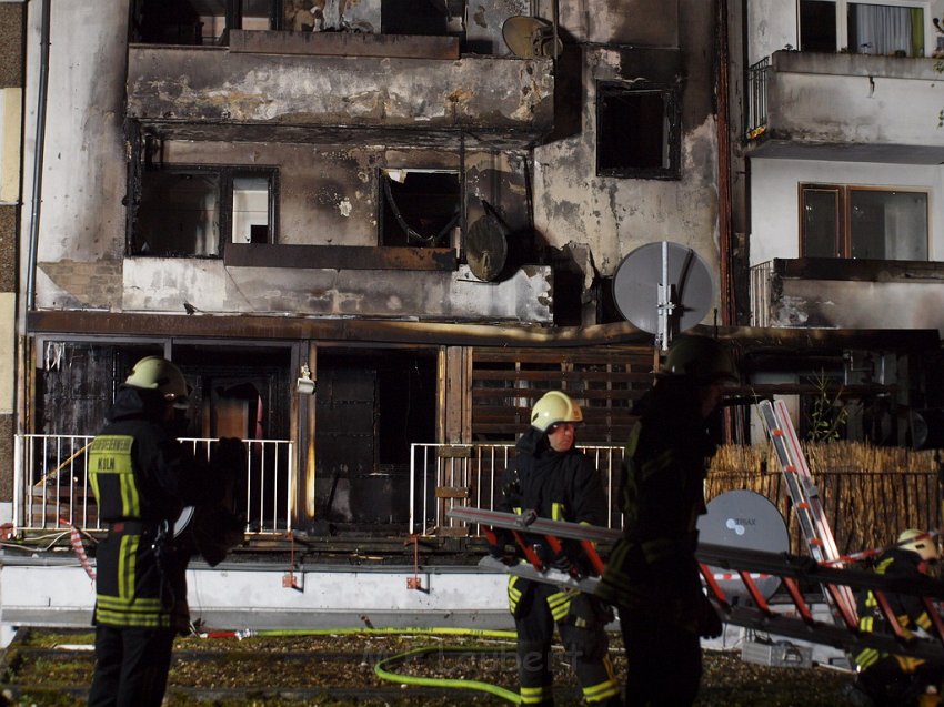 Feuer 3 Koeln Vingst Burgstr P425.JPG
